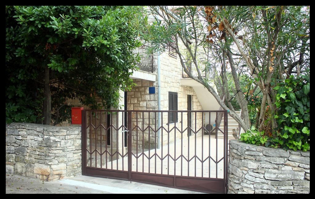 Apartments Boljat Supetar Exterior foto